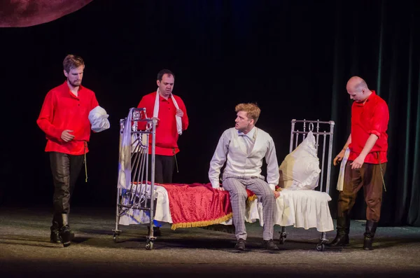 Dnipro, Ukrayna - 7 Temmuz 2018: Dnipro devlet Drama ve komedi tiyatro üyeleri tarafından gerçekleştirilen Amca'nın rüyası