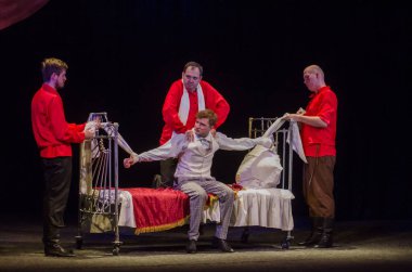 Dnipro, Ukrayna - 7 Temmuz 2018: Dnipro devlet Drama ve komedi tiyatro üyeleri tarafından gerçekleştirilen Amca'nın rüyası