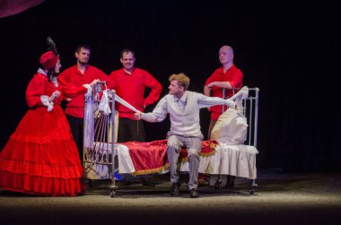 Dnipro, Ukrayna - 7 Temmuz 2018: Dnipro devlet Drama ve komedi tiyatro üyeleri tarafından gerçekleştirilen Amca'nın rüyası