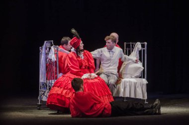 Dnipro, Ukrayna - 7 Temmuz 2018: Dnipro devlet Drama ve komedi tiyatro üyeleri tarafından gerçekleştirilen Amca'nın rüyası