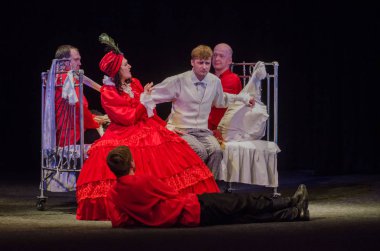 Dnipro, Ukrayna - 7 Temmuz 2018: Dnipro devlet Drama ve komedi tiyatro üyeleri tarafından gerçekleştirilen Amca'nın rüyası