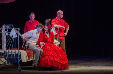 Dnipro, Ukrayna - 7 Temmuz 2018: Dnipro devlet Drama ve komedi tiyatro üyeleri tarafından gerçekleştirilen Amca'nın rüyası