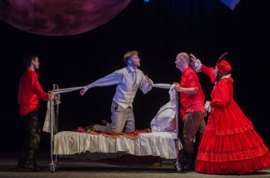 Dnipro, Ukrayna - 7 Temmuz 2018: Dnipro devlet Drama ve komedi tiyatro üyeleri tarafından gerçekleştirilen Amca'nın rüyası