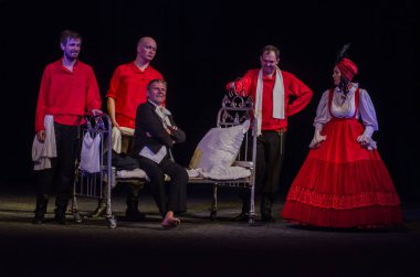 Dnipro, Ukrayna - 7 Temmuz 2018: Dnipro devlet Drama ve komedi tiyatro üyeleri tarafından gerçekleştirilen Amca'nın rüyası