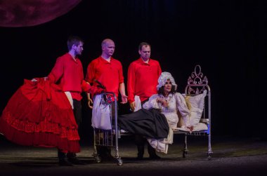 Dnipro, Ukrayna - 7 Temmuz 2018: Dnipro devlet Drama ve komedi tiyatro üyeleri tarafından gerçekleştirilen Amca'nın rüyası