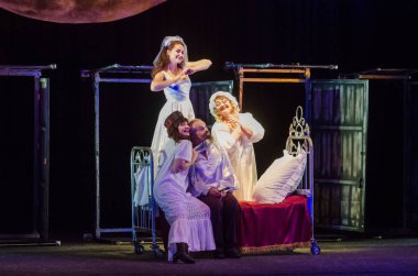 Dnipro, Ukrayna - 7 Temmuz 2018: Dnipro devlet Drama ve komedi tiyatro üyeleri tarafından gerçekleştirilen Amca'nın rüyası