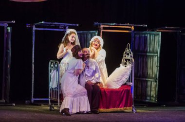 Dnipro, Ukrayna - 7 Temmuz 2018: Dnipro devlet Drama ve komedi tiyatro üyeleri tarafından gerçekleştirilen Amca'nın rüyası