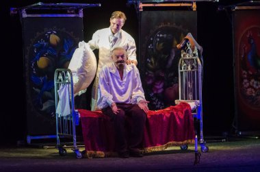 Dnipro, Ukrayna - 7 Temmuz 2018: Dnipro devlet Drama ve komedi tiyatro üyeleri tarafından gerçekleştirilen Amca'nın rüyası