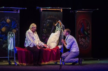 Dnipro, Ukrayna - 7 Temmuz 2018: Dnipro devlet Drama ve komedi tiyatro üyeleri tarafından gerçekleştirilen Amca'nın rüyası