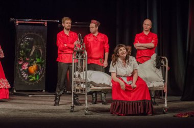 Dnipro, Ukrayna - 7 Temmuz 2018: Dnipro devlet Drama ve komedi tiyatro üyeleri tarafından gerçekleştirilen Amca'nın rüyası