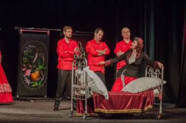 Dnipro, Ukrayna - 7 Temmuz 2018: Dnipro devlet Drama ve komedi tiyatro üyeleri tarafından gerçekleştirilen Amca'nın rüyası