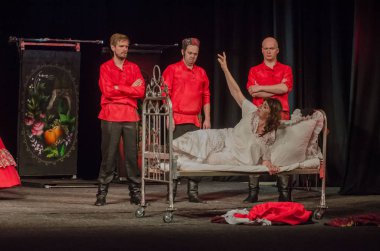 Dnipro, Ukrayna - 7 Temmuz 2018: Dnipro devlet Drama ve komedi tiyatro üyeleri tarafından gerçekleştirilen Amca'nın rüyası