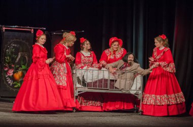 Dnipro, Ukrayna - 7 Temmuz 2018: Dnipro devlet Drama ve komedi tiyatro üyeleri tarafından gerçekleştirilen Amca'nın rüyası