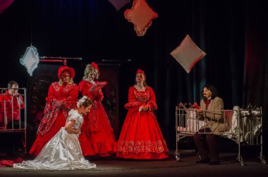 Dnipro, Ukrayna - 7 Temmuz 2018: Dnipro devlet Drama ve komedi tiyatro üyeleri tarafından gerçekleştirilen Amca'nın rüyası