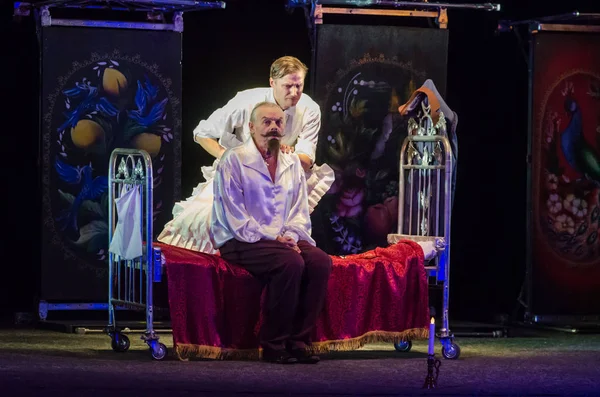 Dnipro, Ukrayna - 7 Temmuz 2018: Dnipro devlet Drama ve komedi tiyatro üyeleri tarafından gerçekleştirilen Amca'nın rüyası