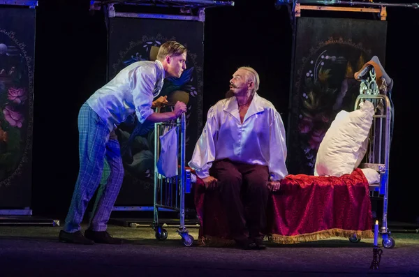 Dnipro, Ukrayna - 7 Temmuz 2018: Dnipro devlet Drama ve komedi tiyatro üyeleri tarafından gerçekleştirilen Amca'nın rüyası