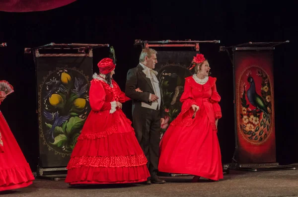 Dnipro, Ukrayna - 7 Temmuz 2018: Dnipro devlet Drama ve komedi tiyatro üyeleri tarafından gerçekleştirilen Amca'nın rüyası