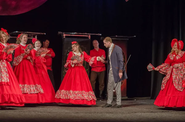 Dnipro, Ukrayna - 7 Temmuz 2018: Dnipro devlet Drama ve komedi tiyatro üyeleri tarafından gerçekleştirilen Amca'nın rüyası