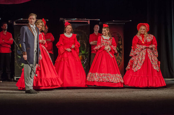 ДНИПРО, УКРАИНА - 7 июля 2018 года: Мечта дяди в исполнении членов Днепровского государственного драматического и комедийного театра
