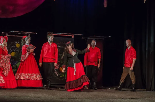 Dnipro, Ukrayna - 7 Temmuz 2018: Dnipro devlet Drama ve komedi tiyatro üyeleri tarafından gerçekleştirilen Amca'nın rüyası