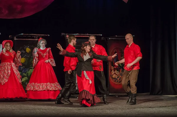 Dnipro, Ukrayna - 7 Temmuz 2018: Dnipro devlet Drama ve komedi tiyatro üyeleri tarafından gerçekleştirilen Amca'nın rüyası