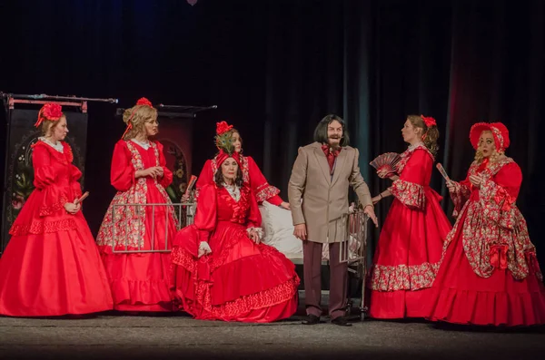 Dnipro, Ukrayna - 7 Temmuz 2018: Dnipro devlet Drama ve komedi tiyatro üyeleri tarafından gerçekleştirilen Amca'nın rüyası