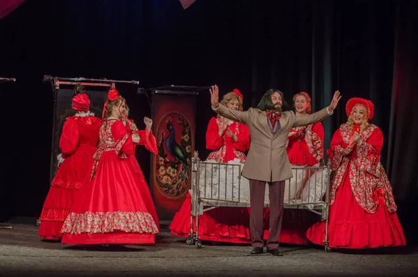 Dnipro, Ukrayna - 7 Temmuz 2018: Dnipro devlet Drama ve komedi tiyatro üyeleri tarafından gerçekleştirilen Amca'nın rüyası
