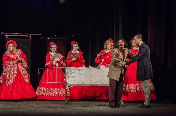 Dnipro, Ukrayna - 7 Temmuz 2018: Dnipro devlet Drama ve komedi tiyatro üyeleri tarafından gerçekleştirilen Amca'nın rüyası