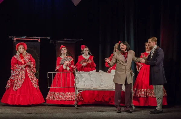Dnipro, Ukrayna - 7 Temmuz 2018: Dnipro devlet Drama ve komedi tiyatro üyeleri tarafından gerçekleştirilen Amca'nın rüyası
