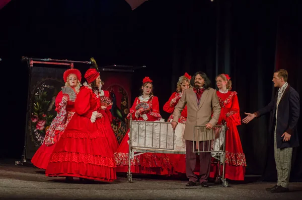 Dnipro, Ukrayna - 7 Temmuz 2018: Dnipro devlet Drama ve komedi tiyatro üyeleri tarafından gerçekleştirilen Amca'nın rüyası