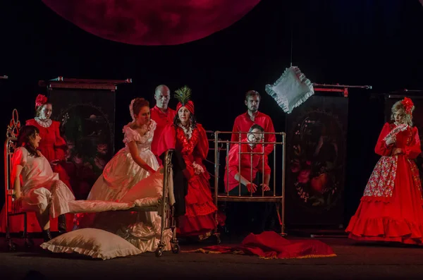 Dnipro, Ukrayna - 7 Temmuz 2018: Dnipro devlet Drama ve komedi tiyatro üyeleri tarafından gerçekleştirilen Amca'nın rüyası