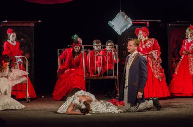 Dnipro, Ukrayna - 7 Temmuz 2018: Dnipro devlet Drama ve komedi tiyatro üyeleri tarafından gerçekleştirilen Amca'nın rüyası