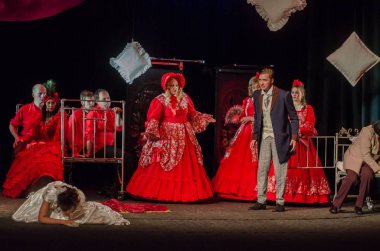 Dnipro, Ukrayna - 7 Temmuz 2018: Dnipro devlet Drama ve komedi tiyatro üyeleri tarafından gerçekleştirilen Amca'nın rüyası