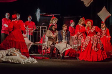 Dnipro, Ukrayna - 7 Temmuz 2018: Dnipro devlet Drama ve komedi tiyatro üyeleri tarafından gerçekleştirilen Amca'nın rüyası