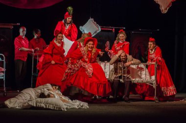 Dnipro, Ukrayna - 7 Temmuz 2018: Dnipro devlet Drama ve komedi tiyatro üyeleri tarafından gerçekleştirilen Amca'nın rüyası