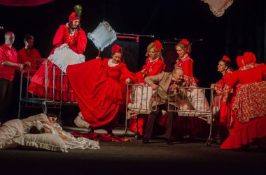 Dnipro, Ukrayna - 7 Temmuz 2018: Dnipro devlet Drama ve komedi tiyatro üyeleri tarafından gerçekleştirilen Amca'nın rüyası