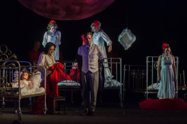 Dnipro, Ukrayna - 7 Temmuz 2018: Dnipro devlet Drama ve komedi tiyatro üyeleri tarafından gerçekleştirilen Amca'nın rüyası