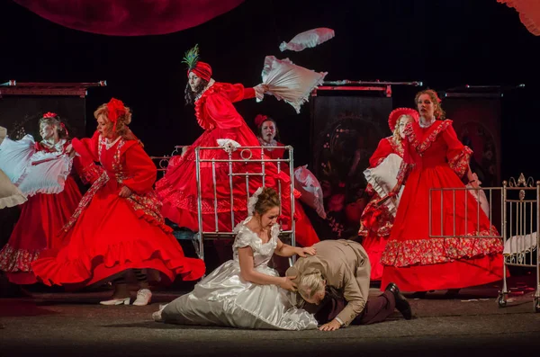 Dnipro, Ukrayna - 7 Temmuz 2018: Dnipro devlet Drama ve komedi tiyatro üyeleri tarafından gerçekleştirilen Amca'nın rüyası