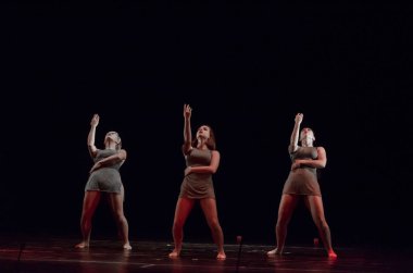 Dnipro, Ukrayna - 7 Eylül 2018: Mykolayiv akademik Dram Tiyatrosu üyeleri tarafından gerçekleştirilen Modern bale.