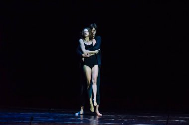 Dnipro, Ukrayna - 7 Eylül 2018: Kiev gençlik tiyatro üyeleri tarafından gerçekleştirilen Modern bale.