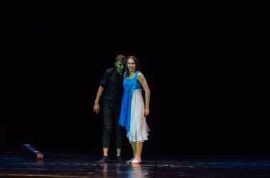 Dnipro, Ukrayna - 7 Eylül 2018: Lugansk bölgesel akademik Ukrayna müzik ve Drama Tiyatrosu üyeleri tarafından gerçekleştirilen Modern bale.