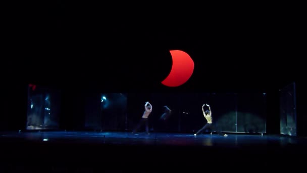 ドニプロ国立オペラ バレエ劇場のメンバーによって実行されるドニエプル ウクライナ 2018 モダン バレエ — ストック動画