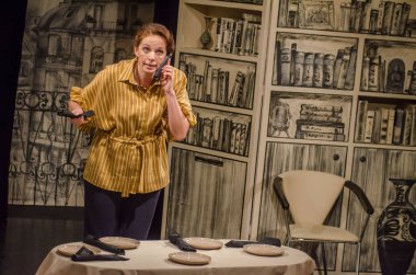 Dnipro, Ukrayna - 1 Ekim 2018: Komedi Dnipro gençlik tiyatro Virymo üyeleri tarafından gerçekleştirilen ad!.