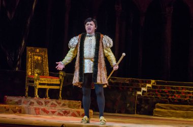 Dnipro, Ukrayna - 7 Ekim 2018: Dnipro Devlet Opera ve Bale Tiyatrosu üyeleri tarafından gerçekleştirilen Rigoletto opera.
