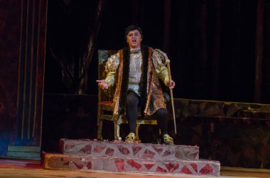 Dnipro, Ukrayna - 7 Ekim 2018: Dnipro Devlet Opera ve Bale Tiyatrosu üyeleri tarafından gerçekleştirilen Rigoletto opera.