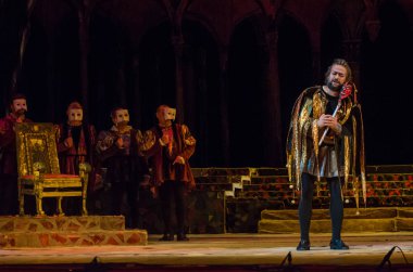 Dnipro, Ukrayna - 7 Ekim 2018: Dnipro Devlet Opera ve Bale Tiyatrosu üyeleri tarafından gerçekleştirilen Rigoletto opera.