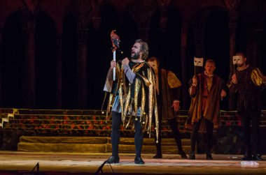 Dnipro, Ukrayna - 7 Ekim 2018: Dnipro Devlet Opera ve Bale Tiyatrosu üyeleri tarafından gerçekleştirilen Rigoletto opera.