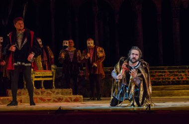 Dnipro, Ukrayna - 7 Ekim 2018: Dnipro Devlet Opera ve Bale Tiyatrosu üyeleri tarafından gerçekleştirilen Rigoletto opera.