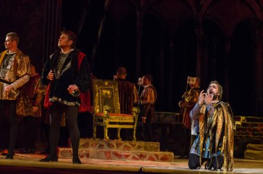 Dnipro, Ukrayna - 7 Ekim 2018: Dnipro Devlet Opera ve Bale Tiyatrosu üyeleri tarafından gerçekleştirilen Rigoletto opera.