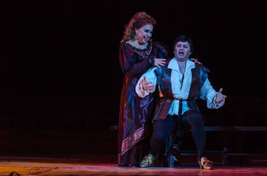 Dnipro, Ukrayna - 7 Ekim 2018: Dnipro Devlet Opera ve Bale Tiyatrosu üyeleri tarafından gerçekleştirilen Rigoletto opera.